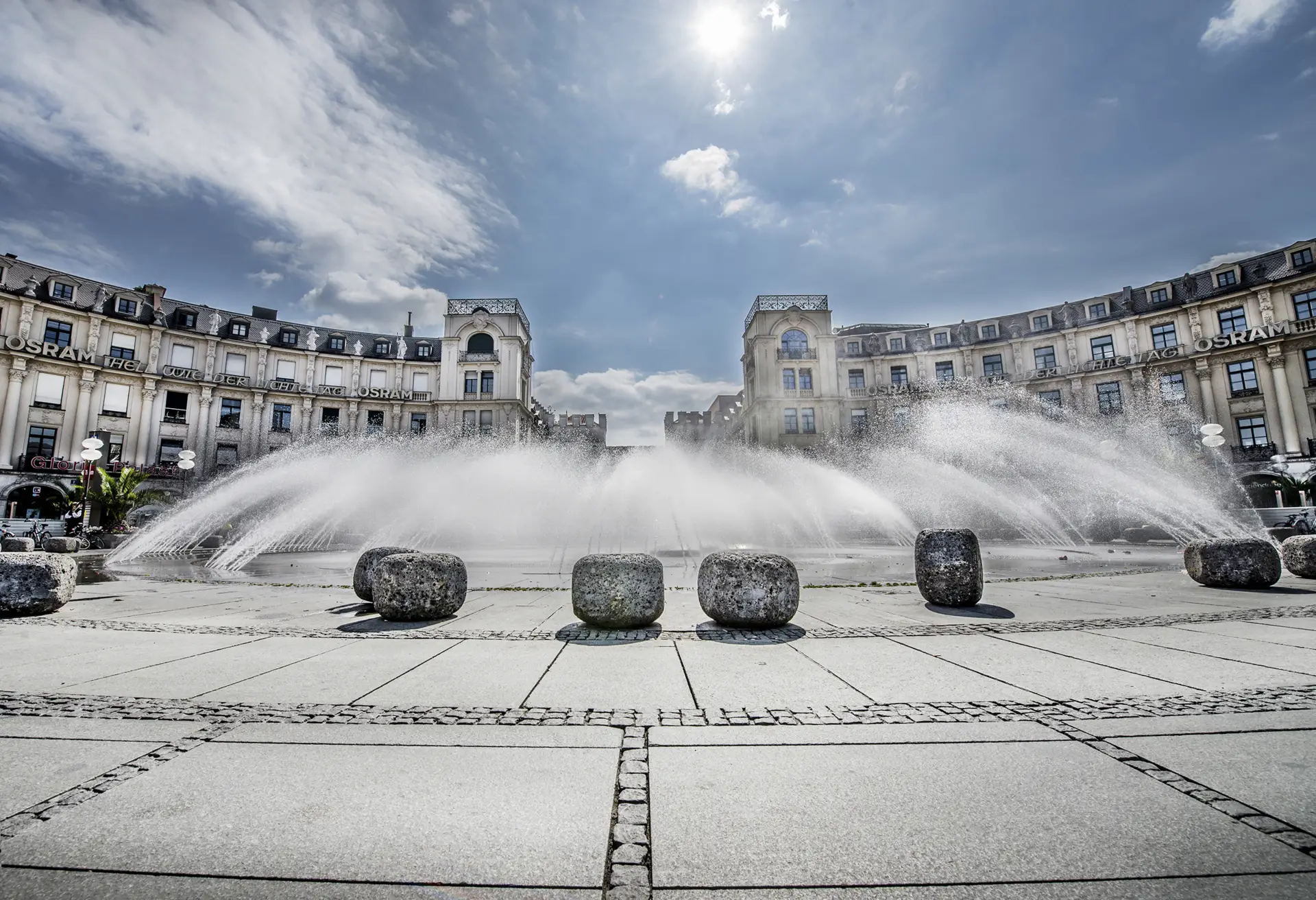 Plätze in München: Stachus am Karlsplatz - H-Hotels in München - Offizielle Webseite