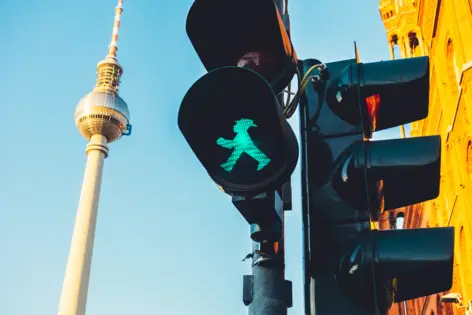 Ostdeutsches Ampelzeichen in Berlin | H-Hotels.com