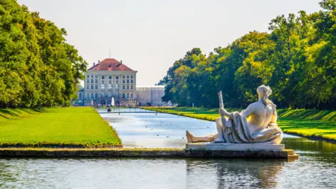 Schloss Nymphenburg in München - H.ome Serviced Apartments München - Offizielle Webseite