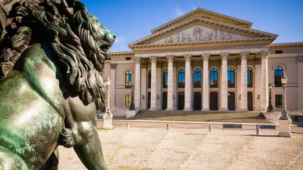 Bayerisches Nationaltheater - H+ Hotel München