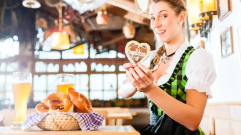 Bedienung auf dem Oktoberfest - H-Hotels.com -Offizielle Webseite