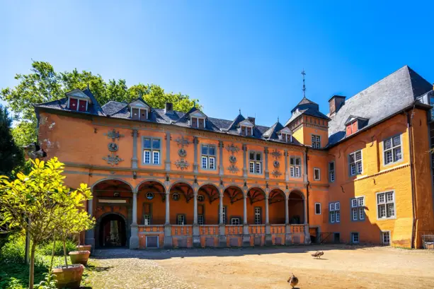 Museum and jousting at Schloss Rheydt - H4 Hotel Mönchengladbach im BORUSSIA-PARK