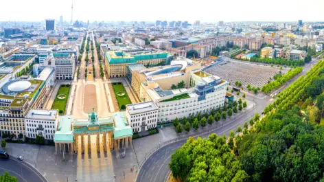 Straße Unter den Linden in Berlin - H2 Hotel Berlin Alexanderplatz - Offizielle Webseite