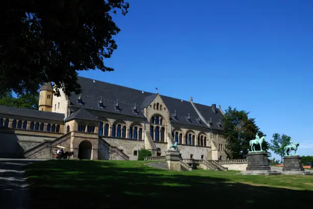 Kaiserpfalz in Goslar am Tag.