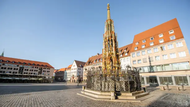 Schöner Brunnen – an image of medieval society - H+ Hotel Nürnberg