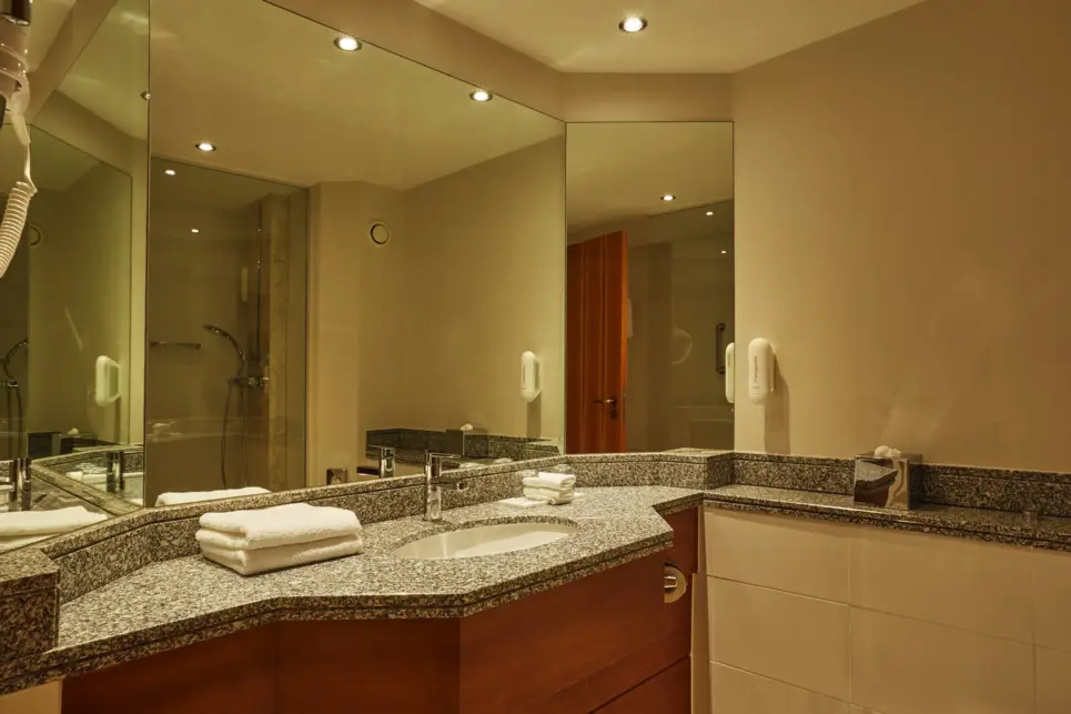 Bathroom at the H4 Hotel Hannover Messe - Official website