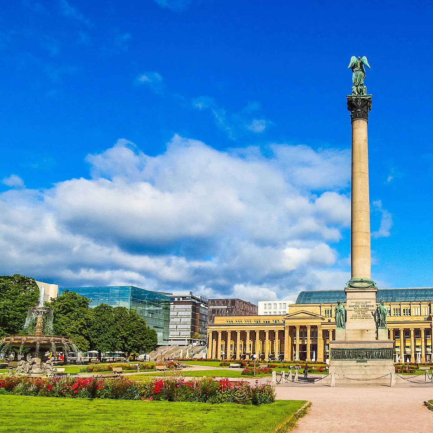 La place du château à Stuttgart - H+ Hotel Stuttgart Herrenberg