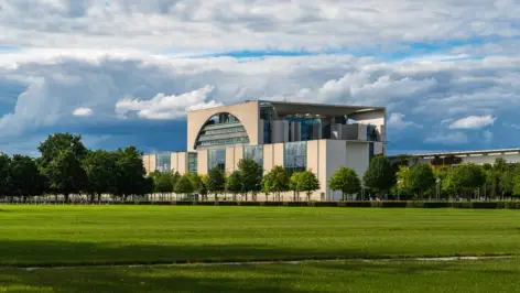 Federal Chancellery near the H+ Hotel Berlin Mitte - Official website