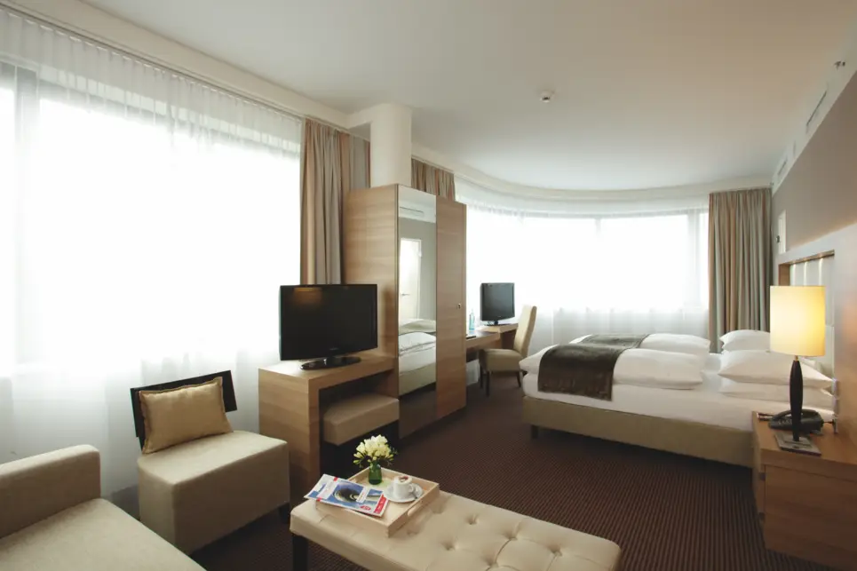 Junior Suite at the H4 Hotel Berlin Alexanderplatz- Official website