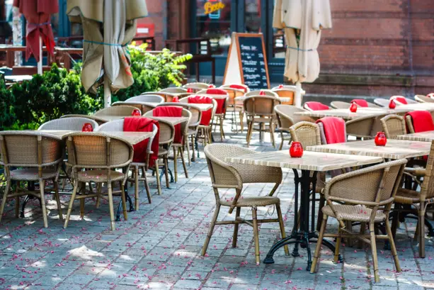 Restauranttische auf dem Hackeschen Markt.