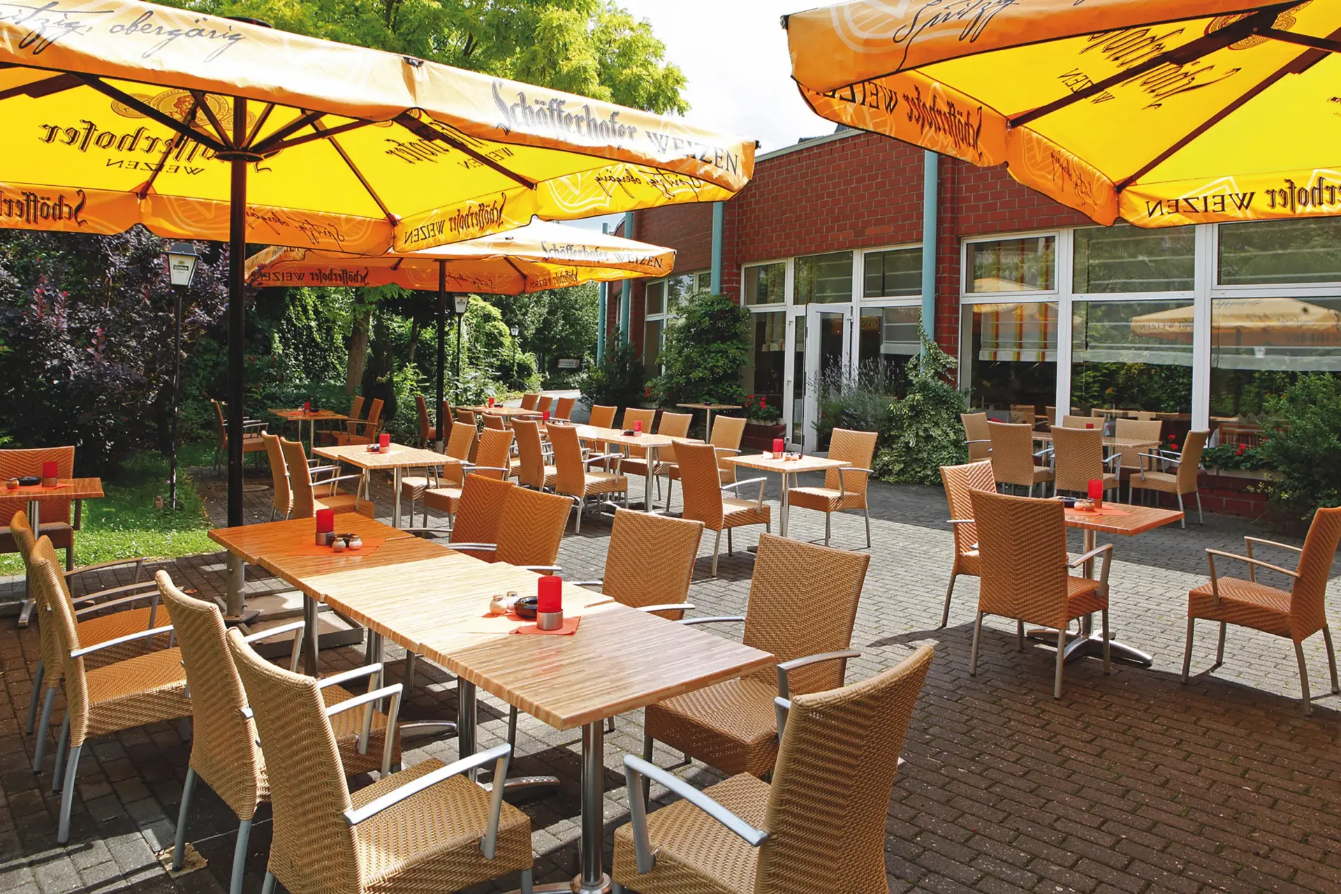 Terrasse des H+ Hotel Köln Hürth - Offizielle Webseite