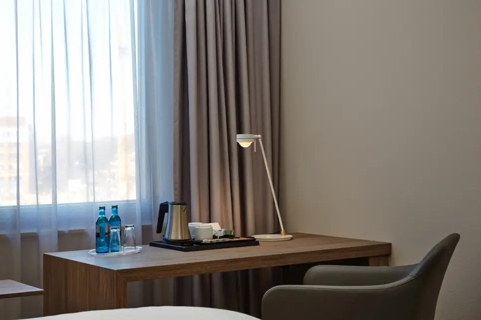 Desk comfort room at the H4 Hotel Hannover Messe - Official website