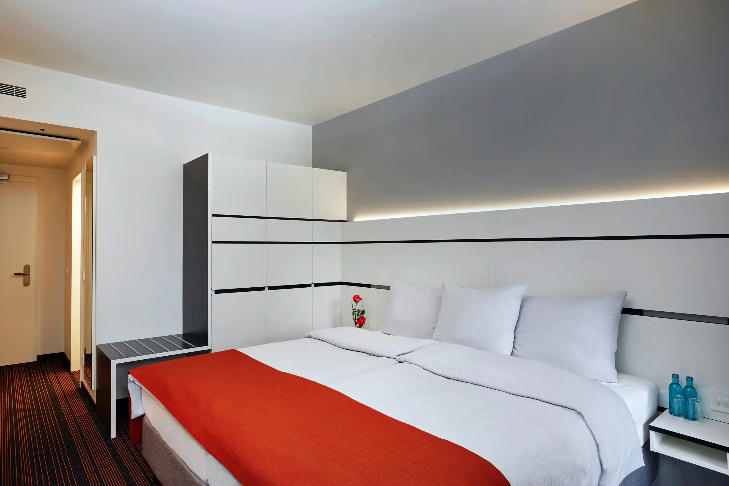 Modern comfort room at the Hyperion Hotel Hamburg - Official website