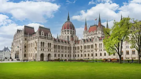 Hungarian Parliament Building directly on the Danube - H2 Hotel Budapest - Official website