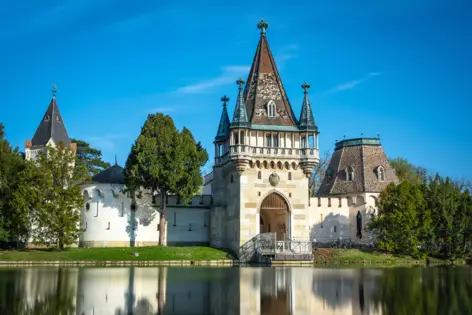 Château de Franzensburg près de vienne - H-Hotels.com - Site officiel