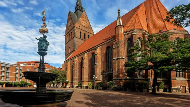 Iglesia del mercado (Marktkirche) y Antiguo Ayuntamiento (Altes Rathaus) – Testigos del Gótico báltico - H+ Hotel Hannover