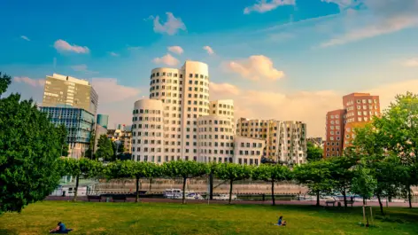 Edifici di Gehry al Medienhafen - H2 Hotel Düsseldorf Seestern - sito web ufficiale