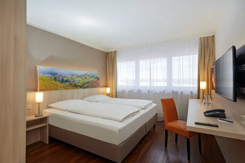 Camera doppia dal comfort moderno all'H+ Hotel Stuttgart Herrenberg