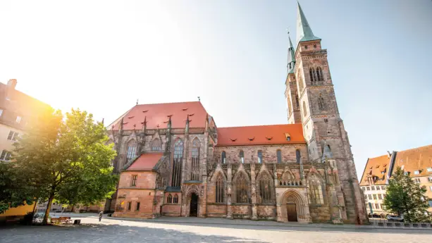 Sebald’s Church – magnificent interior - H+ Hotel Nürnberg