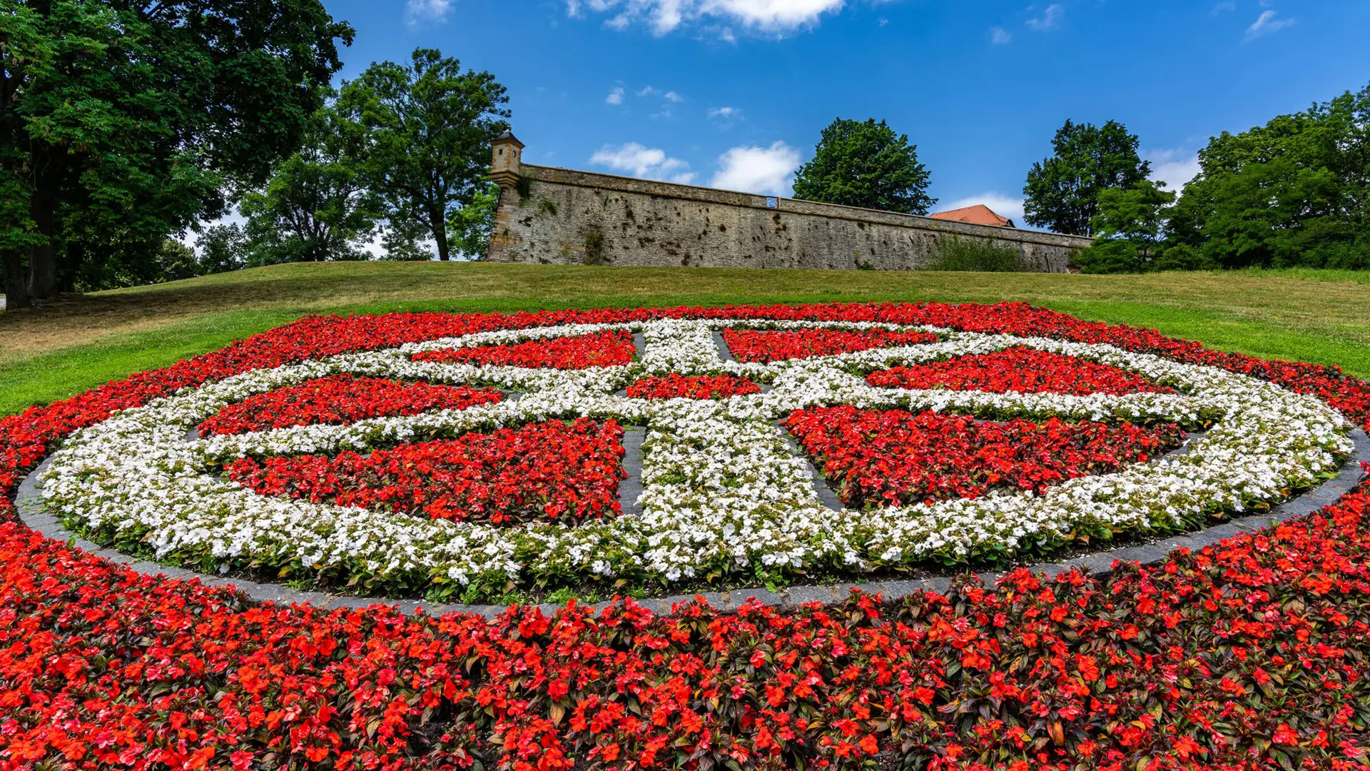 Erfurter Wappen aus Blumen auf dem Petersberg