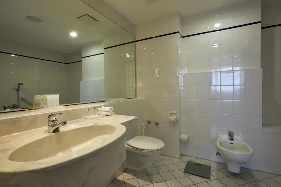 Luxury bathroom at the junior-Suite im H4 Hotel Kassel - Official website