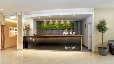 Empfang im H4 Hotel Arcadia Locarno - H-Hotels.com