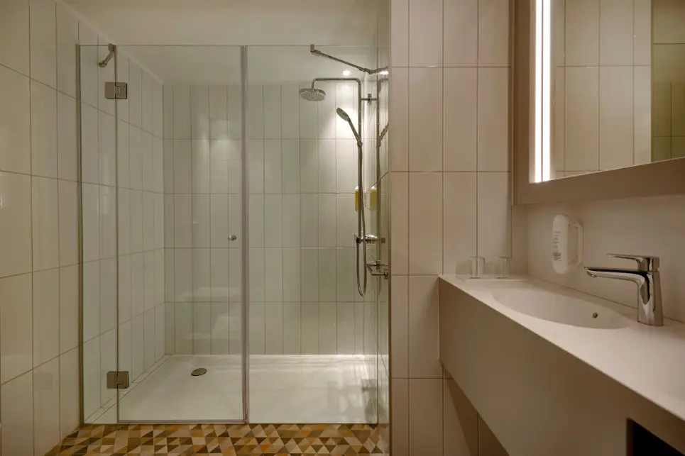 Cuartos de baño del Hotel H+ Hotel Wien - sitio web oficial