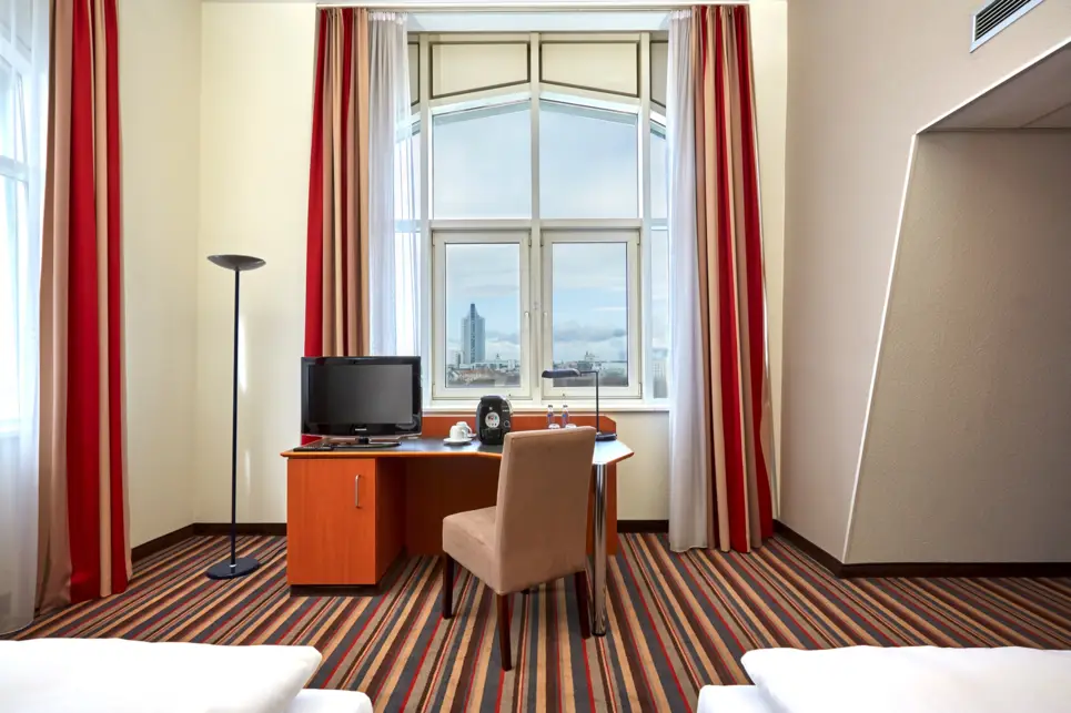 Suite mit Aussicht auf die Stadt - H+ Hotel Leipzig - Offizielle Webseite