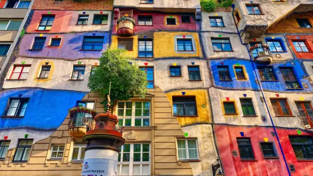 Hundertwasserhaus in Wien - H+ Hotel Wien - Offizielle Webseite