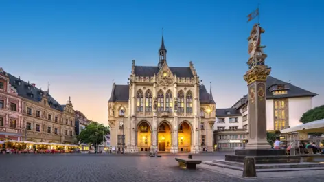 Fischmarkt with historic town hall in Erfurt - H-Hotels.com - Official website