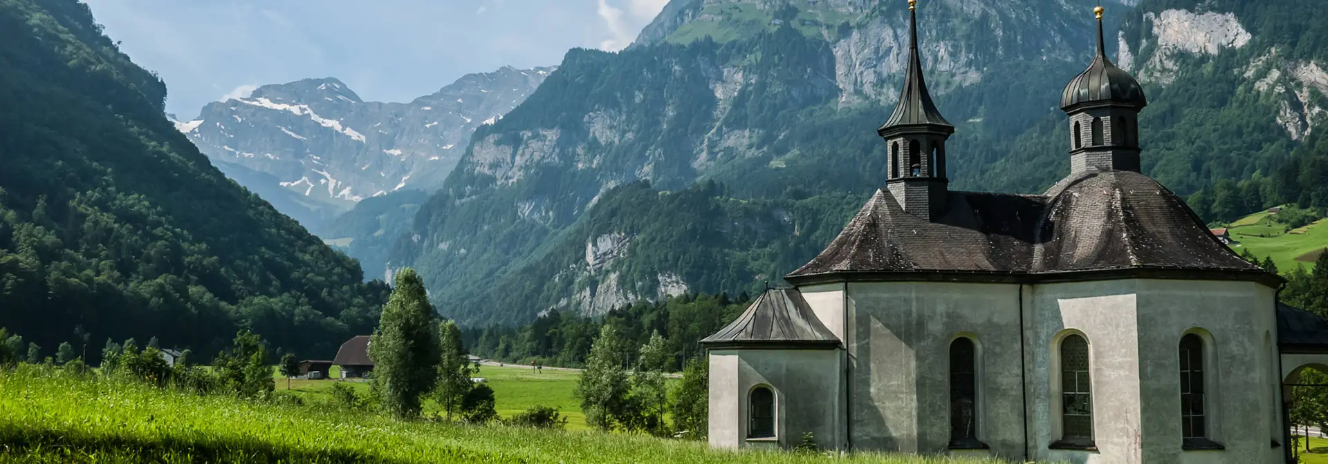 Blick auf Kirche in Engelberg - H-Hotels in Engelberg - Offizielle Webseite