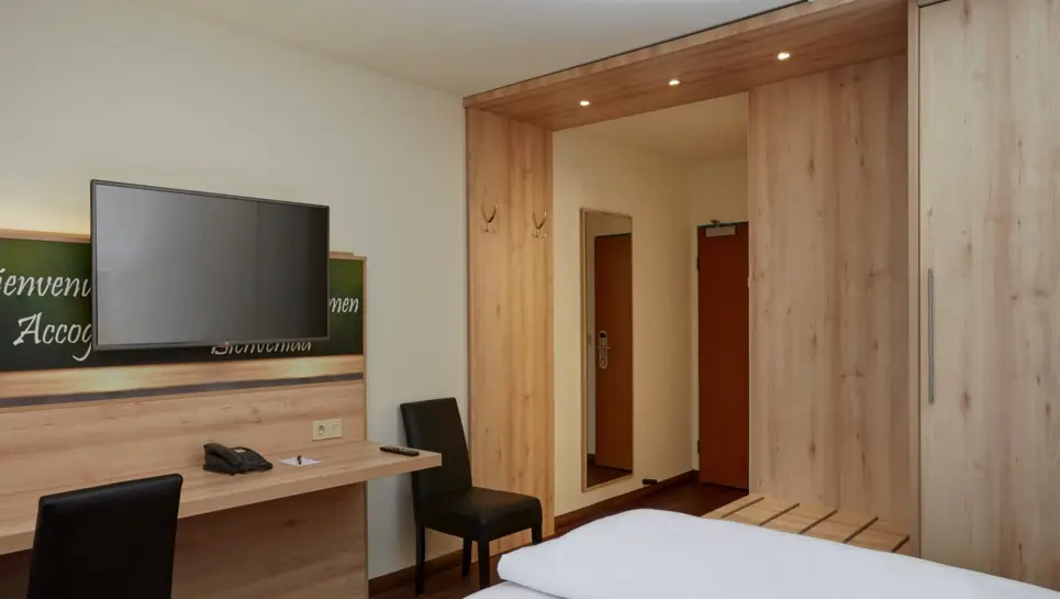 Aperçu de l‘une des chambres de l‘hôtel H+ Hotel Stuttgart Herrenberg - site internet officiel