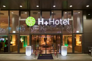 Eingang des H+ Hotel Zürich - Offizielle Webseite