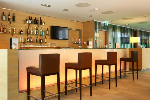 Hotelbar im H+ Hotel Zürich - Offizielle Webseite