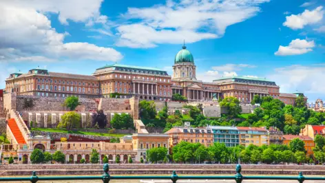 La colline du château avec le palais du château - H2 Hotel Budapest