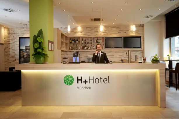 Reception - H+ Hotel München