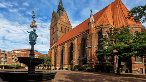 Marktkirche and Altes Rathaus – witnesses of the brick Gothic - H+ Hotel Hannover