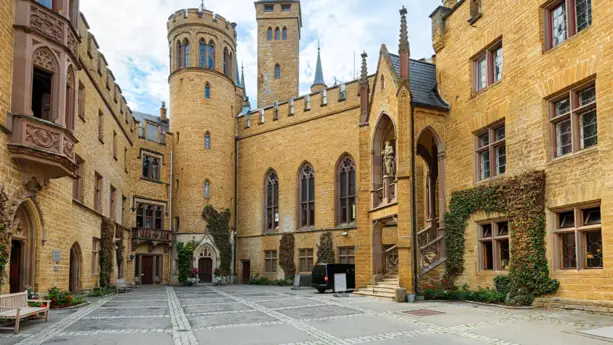 Castello degli Hohenzollern - H+ Hotel Stuttgart Herrenberg