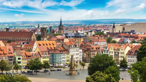 Blick über die Erfurter Altstadt am Tag.