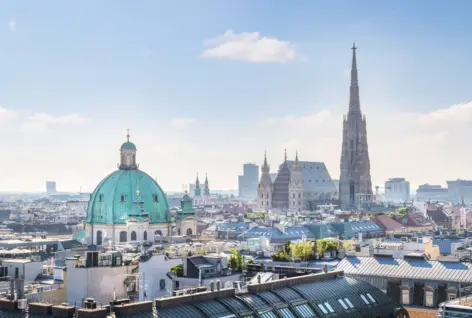 Peterskirche und Stephansdom in Wien | H-Hotels.com