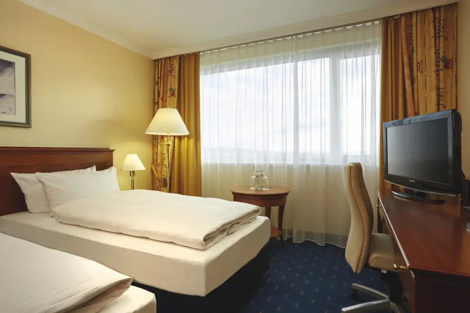 Modern and spacious grand suite at the H4 Hotel Kassel - Official website