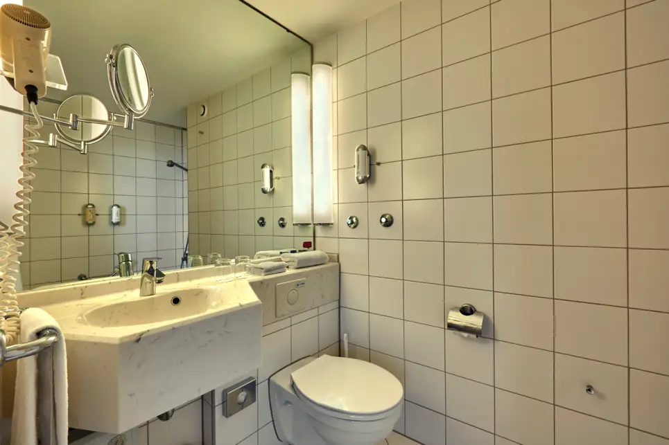 Badezimmer im H+ Hotel Leipzig - Offizielle Webseite