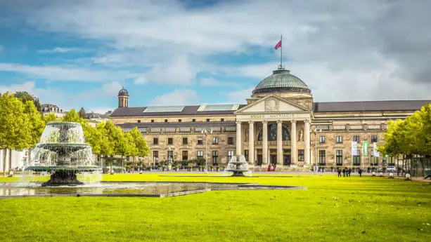 Wiesbaden Kurhaus with “Bowling Green” - H+ Hotel Wiesbaden Niedernhausen