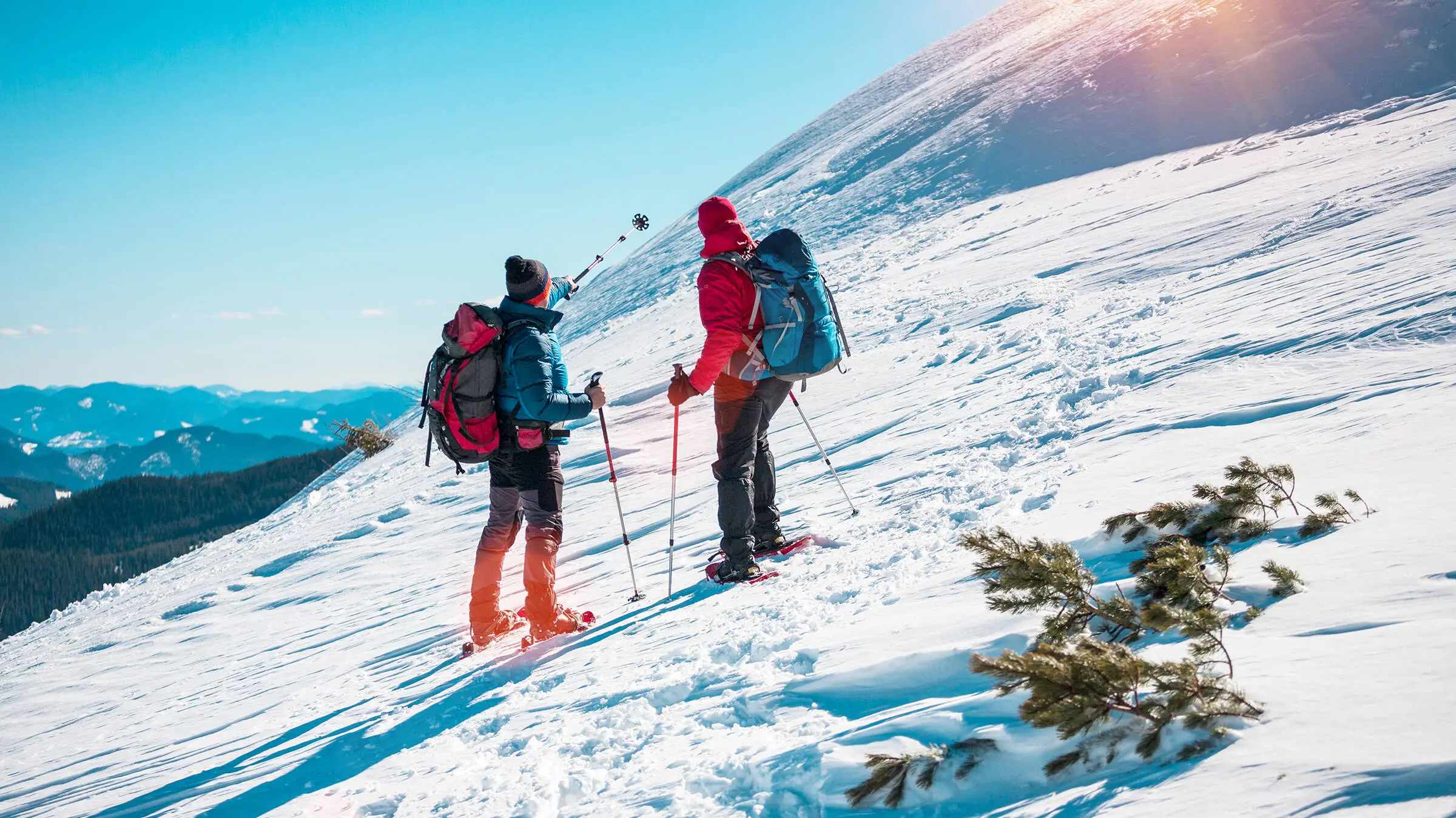 2 excursionistas de nieve en una montaña de Garmisch-Partenkirchen