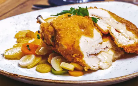 Cordon bleu vom Kikok-Hähnchen - Friedrichs Schnitzel-Bar - H-Hotels.com